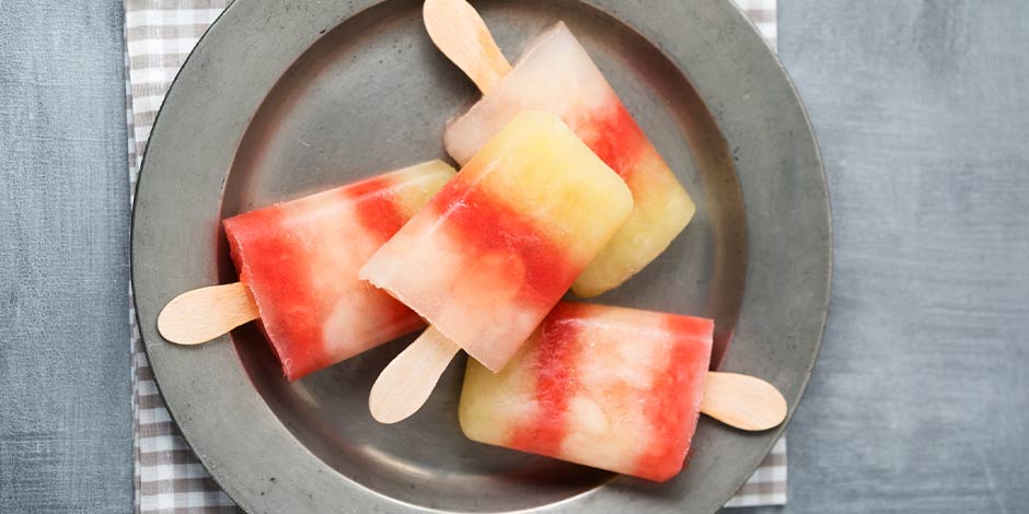 En escenarios de calor, los gatos pueden comer sandía. Un helado de sandía.