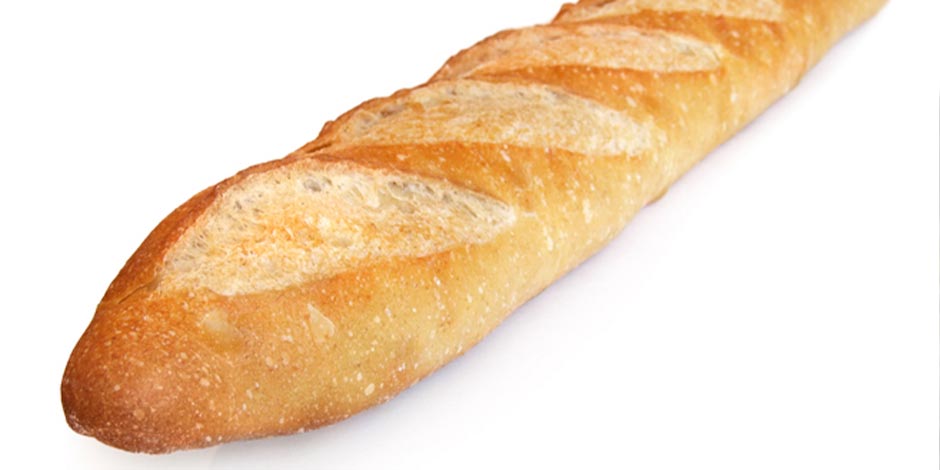 Aunque los perros pueden comer pan, como este baguette, hay que controlar las cantidades y los ingredientes.