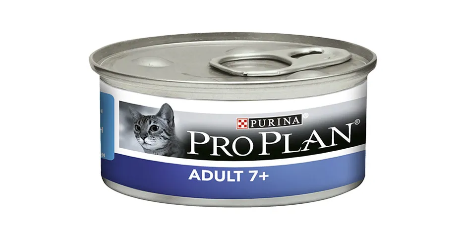 Lata de Pro Plan Adult 7+. Descubrí cuánta comida húmeda se le da a un gato y nutrilo como debe ser.